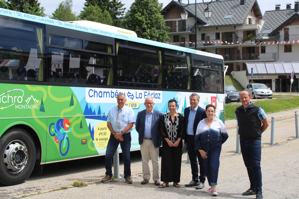 Lancement à la Féclaz du service Synchro Montagne pour la saison d'été avec la présence des élus de Grand Chambéry. 